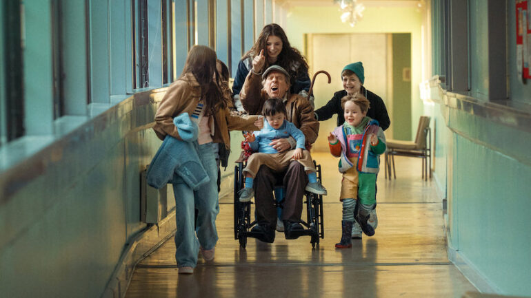 Kate Winslets instruktørdebut ‘Goodbye June’ redefinerer julefilmen på Netflix: Anmeldelse og baggrund